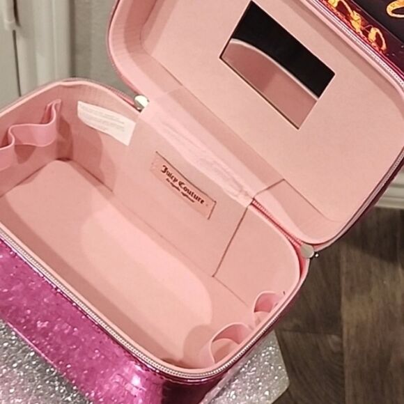 Juicy Couture Iridescent JC Logo Travel Cosmetic Traincase - Picture 8 of 8
